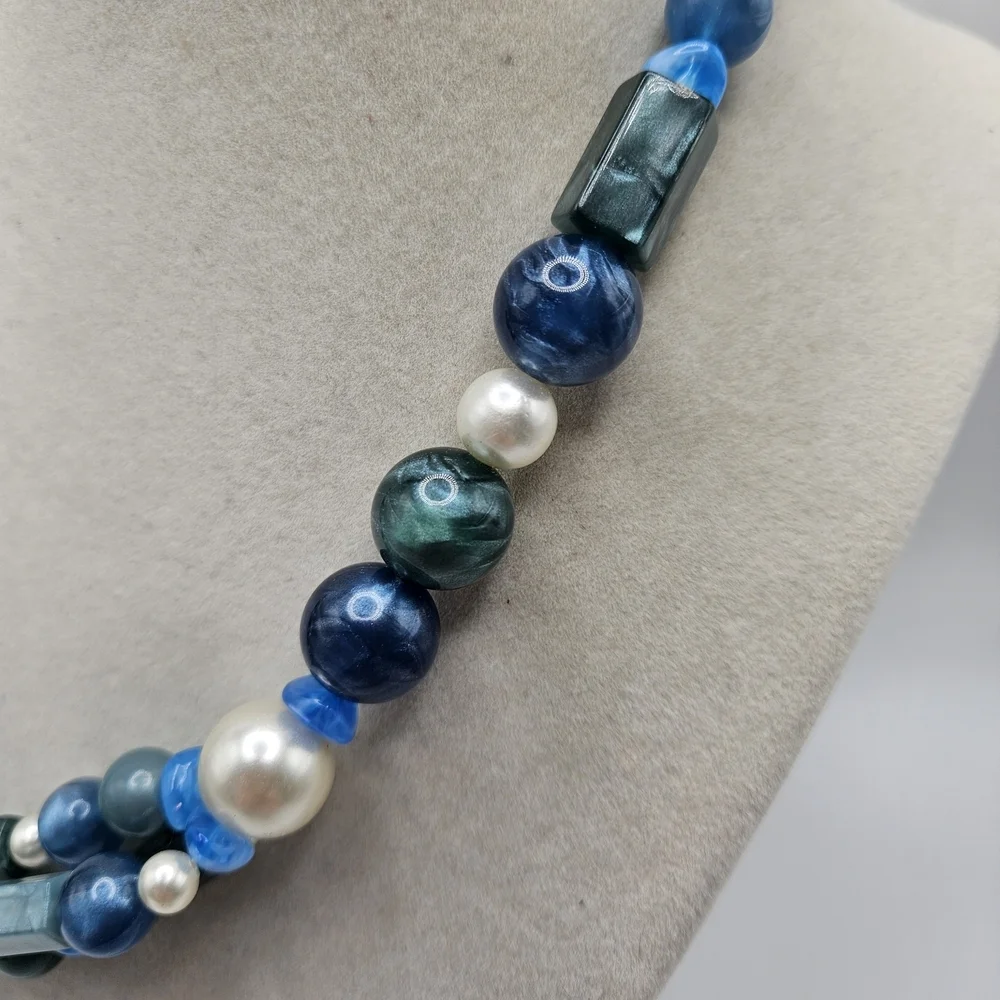 VINTAGE Avon South of France 1988 Lucite Plastic Beaded Teal Necklace